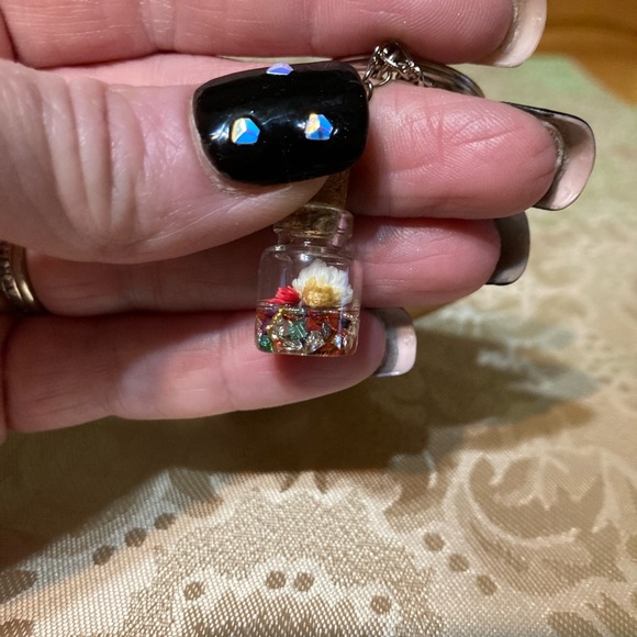 🌺🌺Flowers In A Bottle Purse Charm And Keychain - Picture 7 of 10